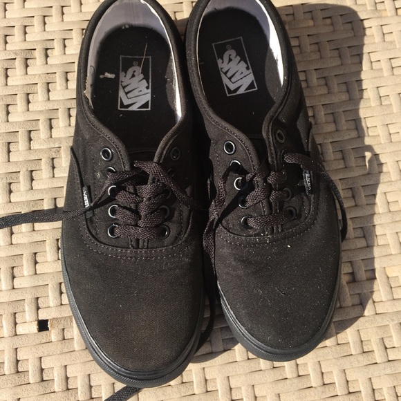 vans black tennis shoes